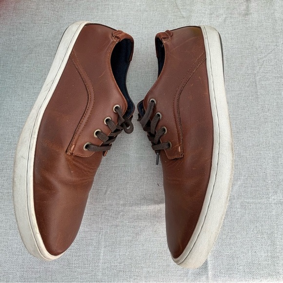 Aldo Brown Leather Oxfords with Minimalist Design - Picture 4 of 7